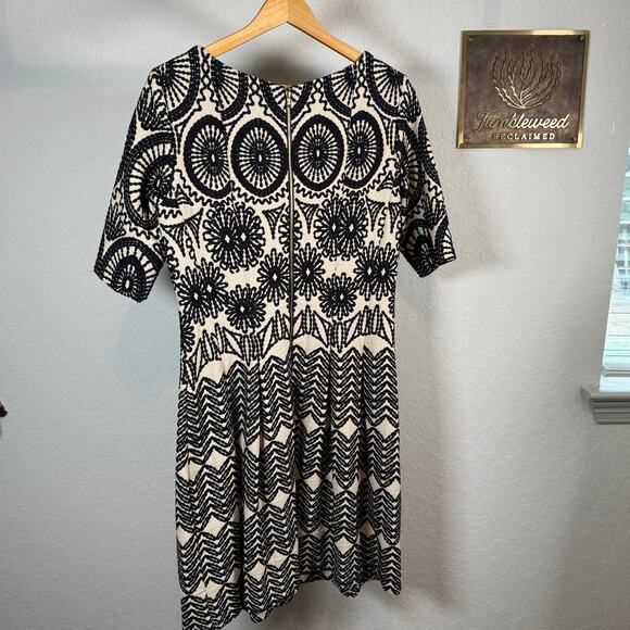 Women's Gabby Skye Black and Cream Embroidered Geometric Floral Dress Size 8 - Picture 8 of 9